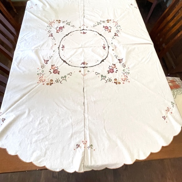 Vintage Linen Oval Tablecloth Embroidered Cross Stitched Roses Butterflies 64x65 - Picture 1 of 14